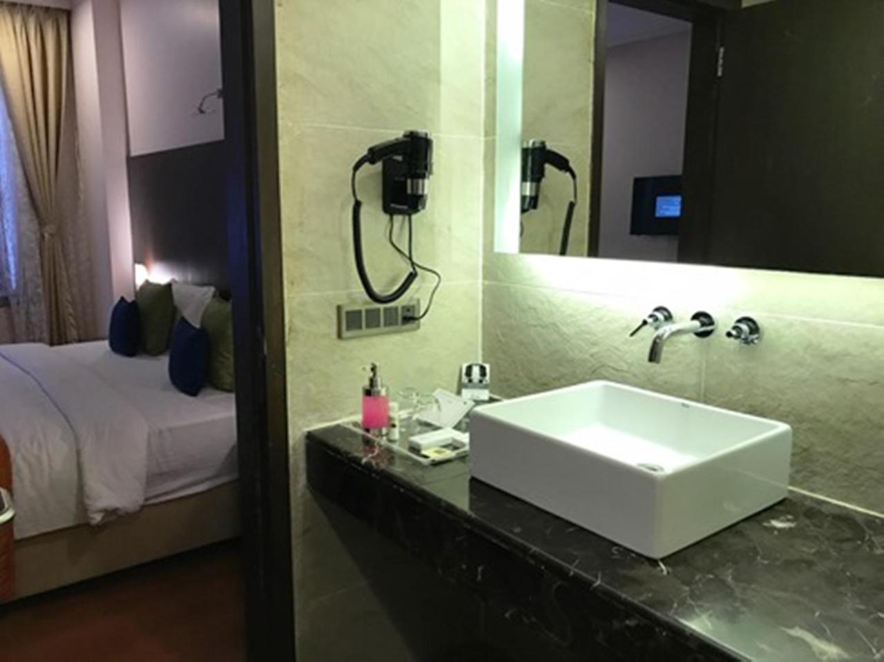 Hotel Central Park Manipal Luaran gambar